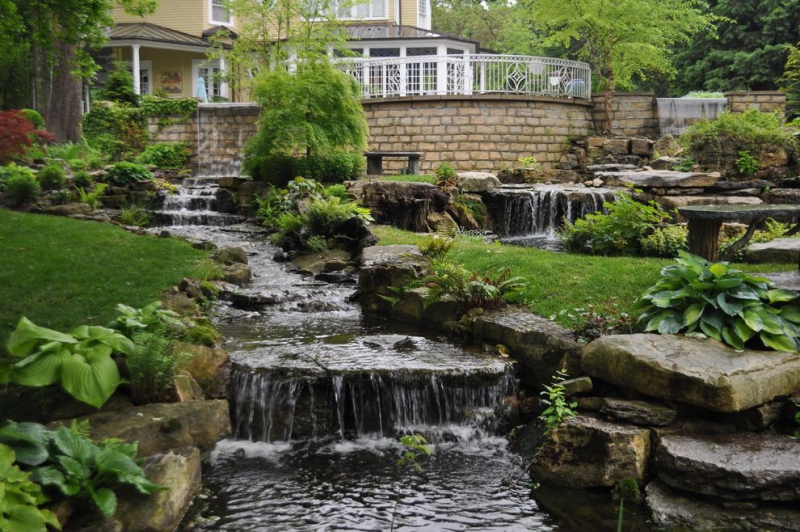 paysagiste-BRUE AURIAC-min_landscaping-rock-louisville-ky-traditional-landscape-and-boulders-brick-wall-bushes-grass-koi-law